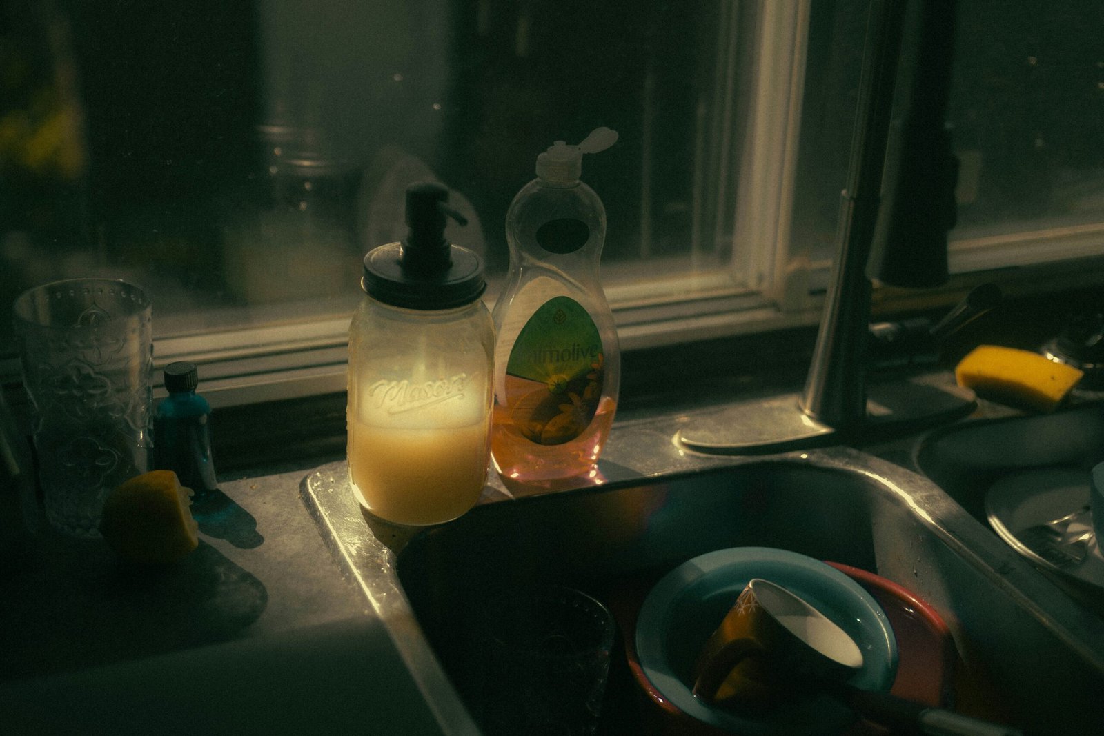 devon-mackay-hEpH8wWpOC4-unsplash housekeeping