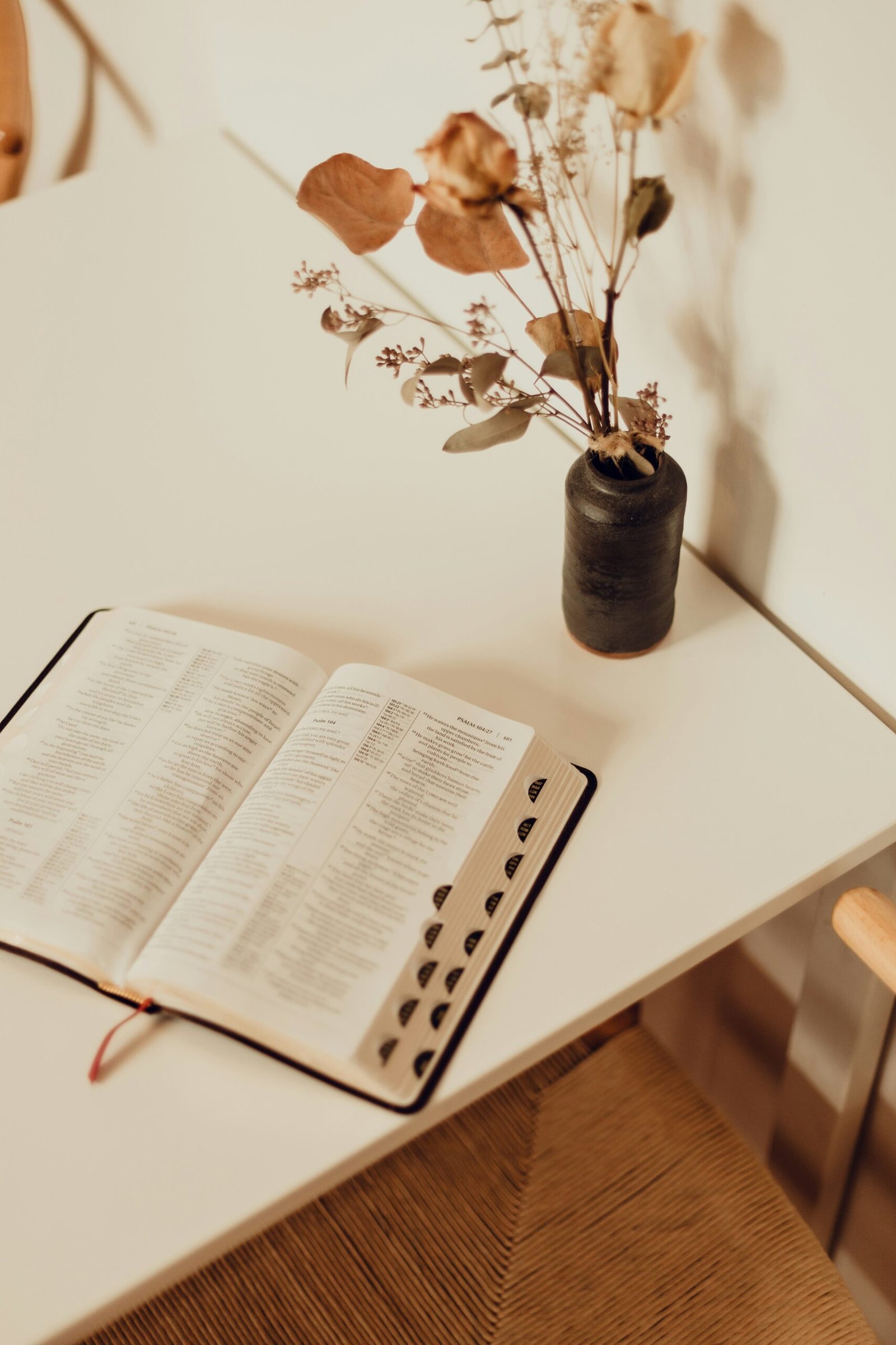 priscilla-du-preez-npvHacBME48-unsplash housekeeping
