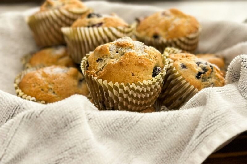 Bakery-Style Berry Muffins –Easy, Big-Batch Recipe for Busy Moms